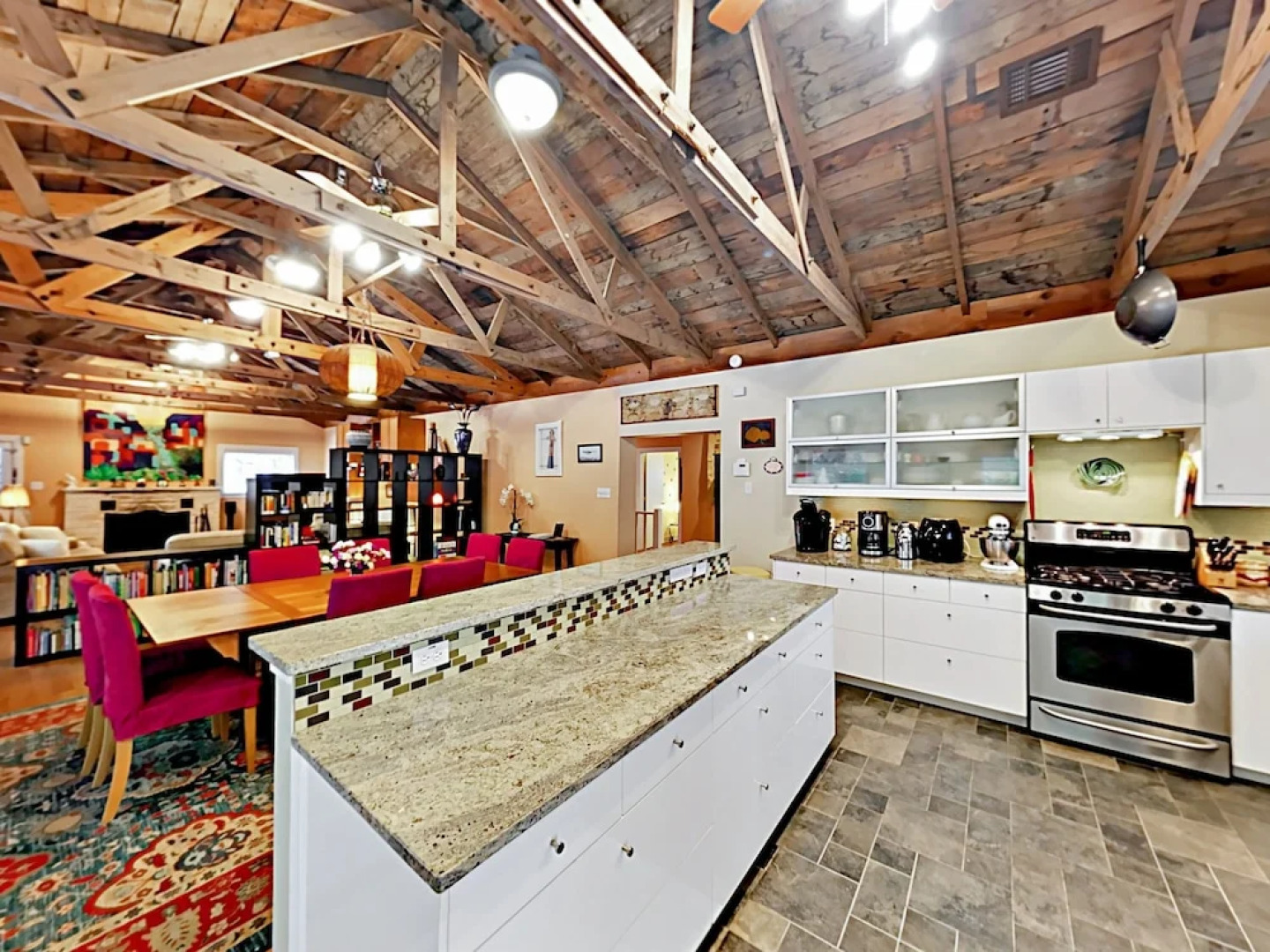 Huge Lake Travis - 4 Bedroom Home