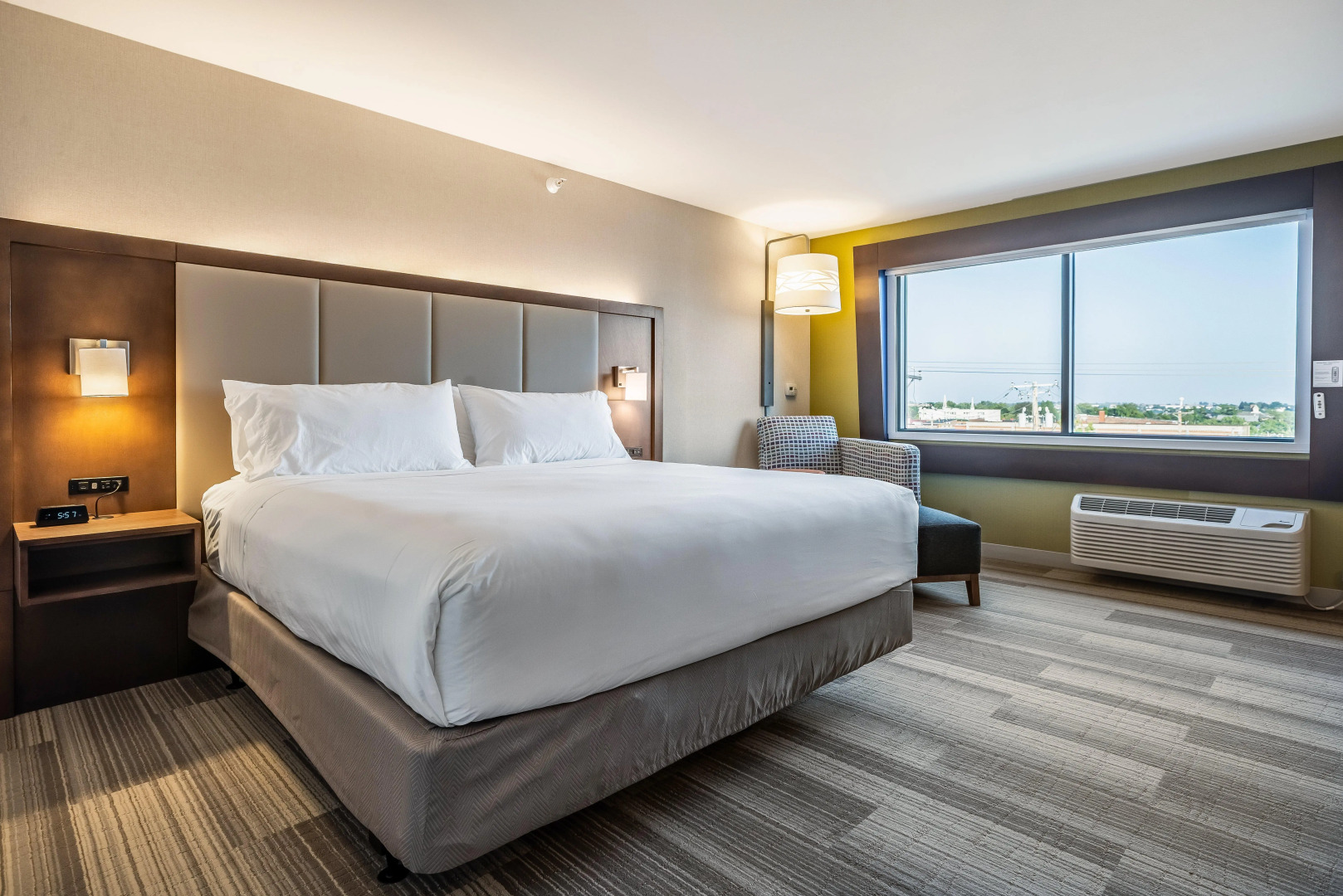 Holiday Inn Express and Suites-Platteville by IHG