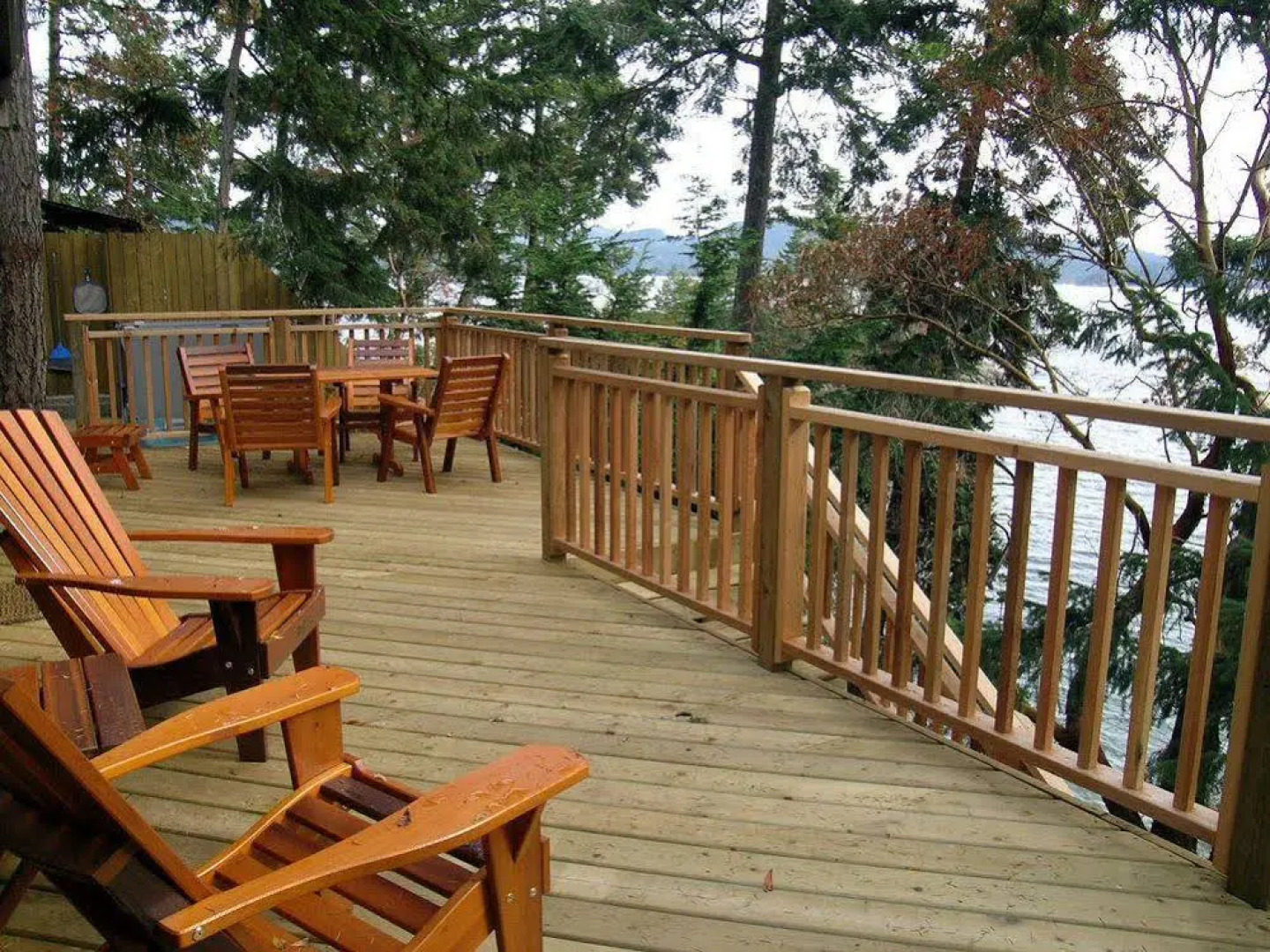 Madrona Cottage by BC Island Vacation Homes