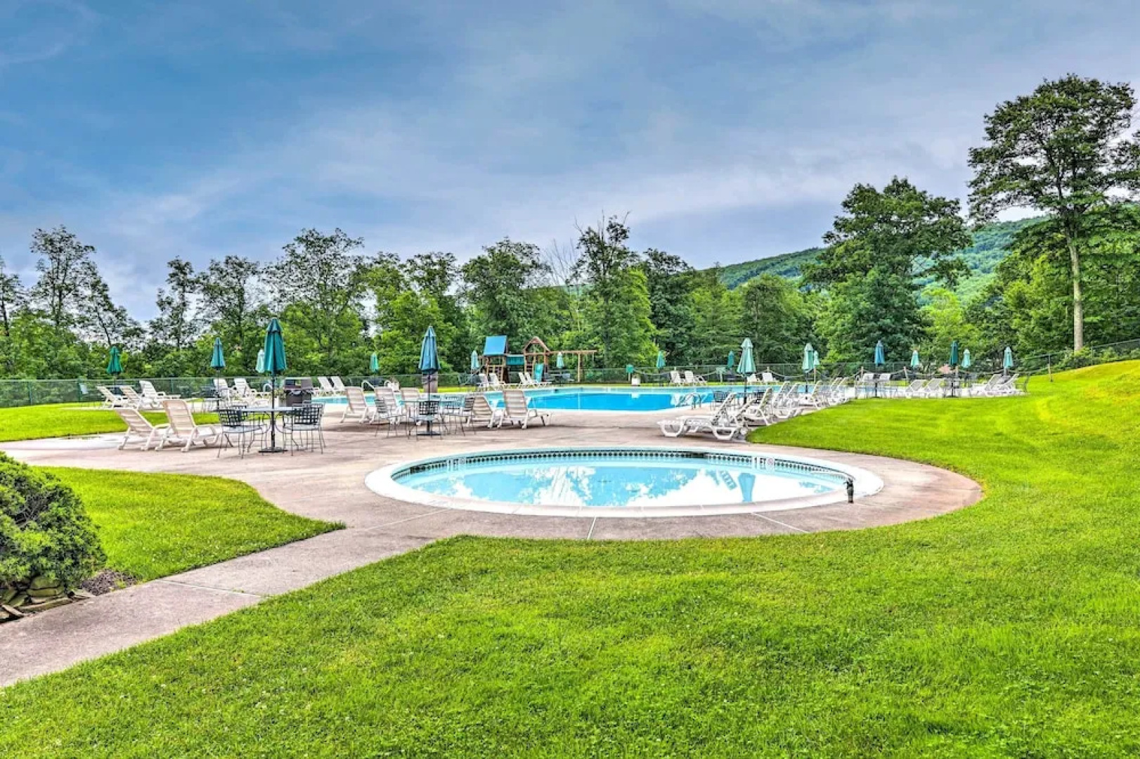 Pocono Retreat, 1 Mi to State Park & Ski Access!