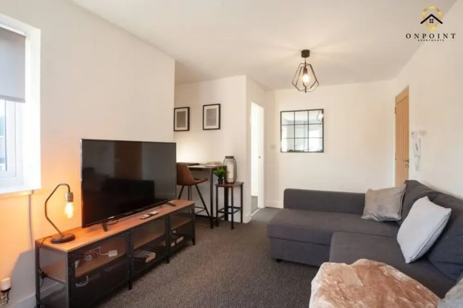 Modern 3-Storey Apartment & Free Parking