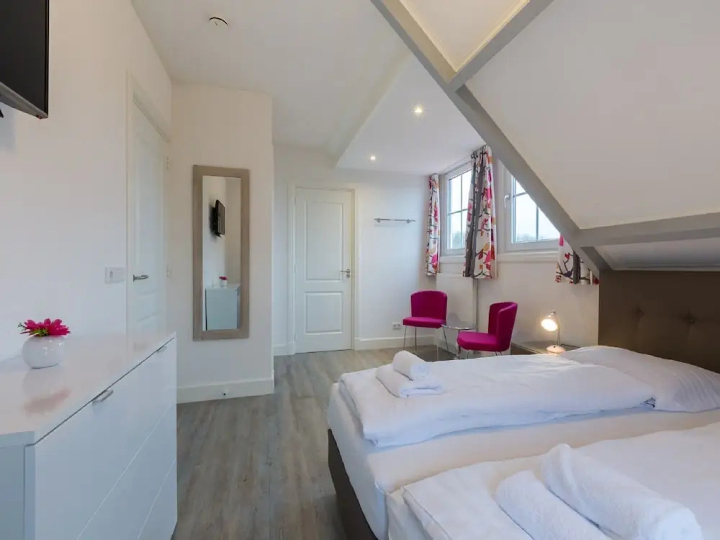 Picturesque Holiday Home in Oostkapelle near Beach