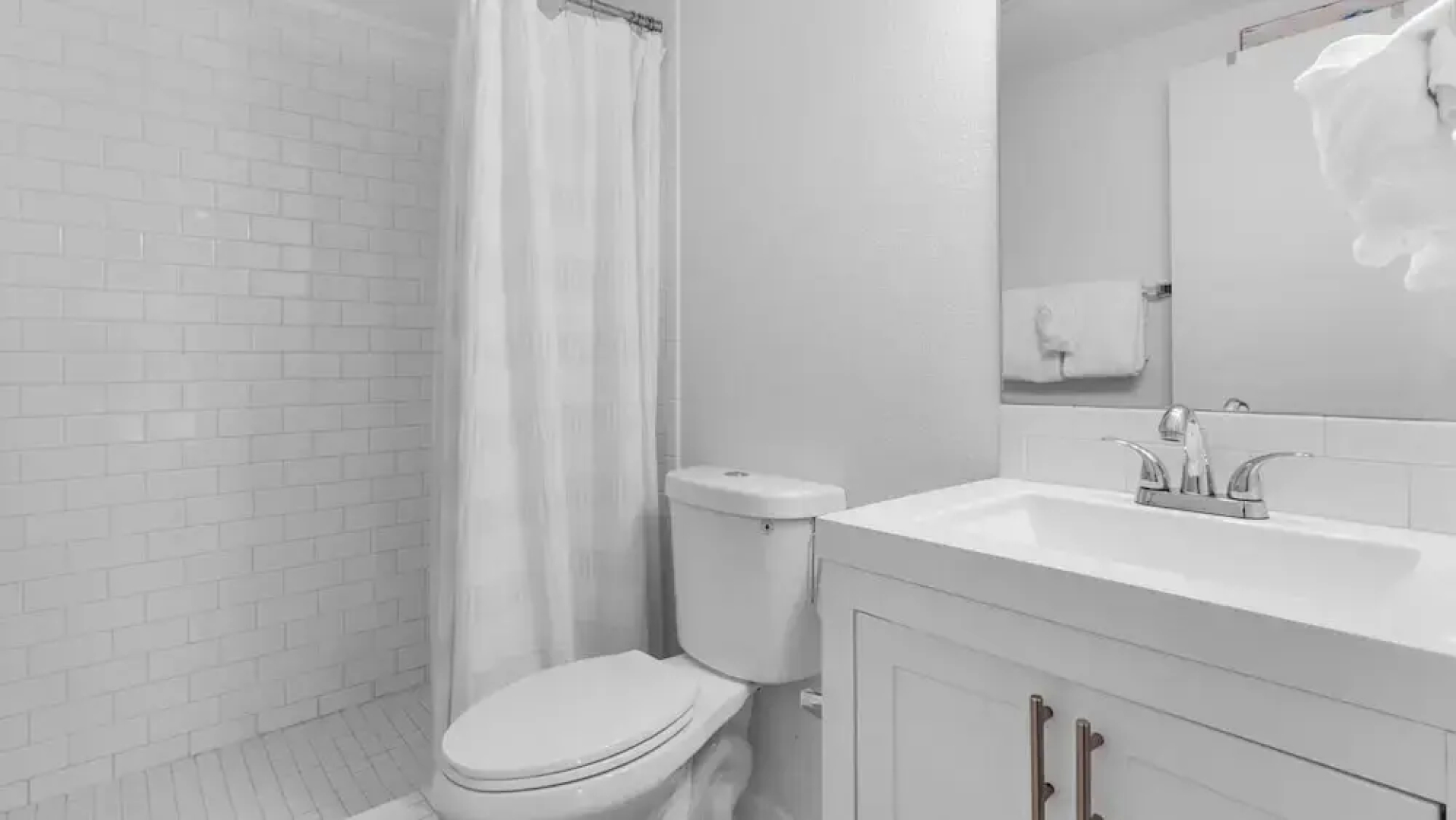 Your Ideal Beach Getaway With Private Pool, Game Room and Close to Beach!