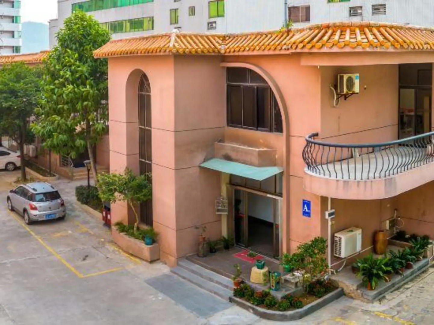 Changhong  Business Hotel