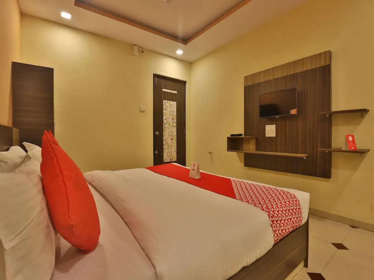 OYO 11867 Hotel Nilkanth Inn