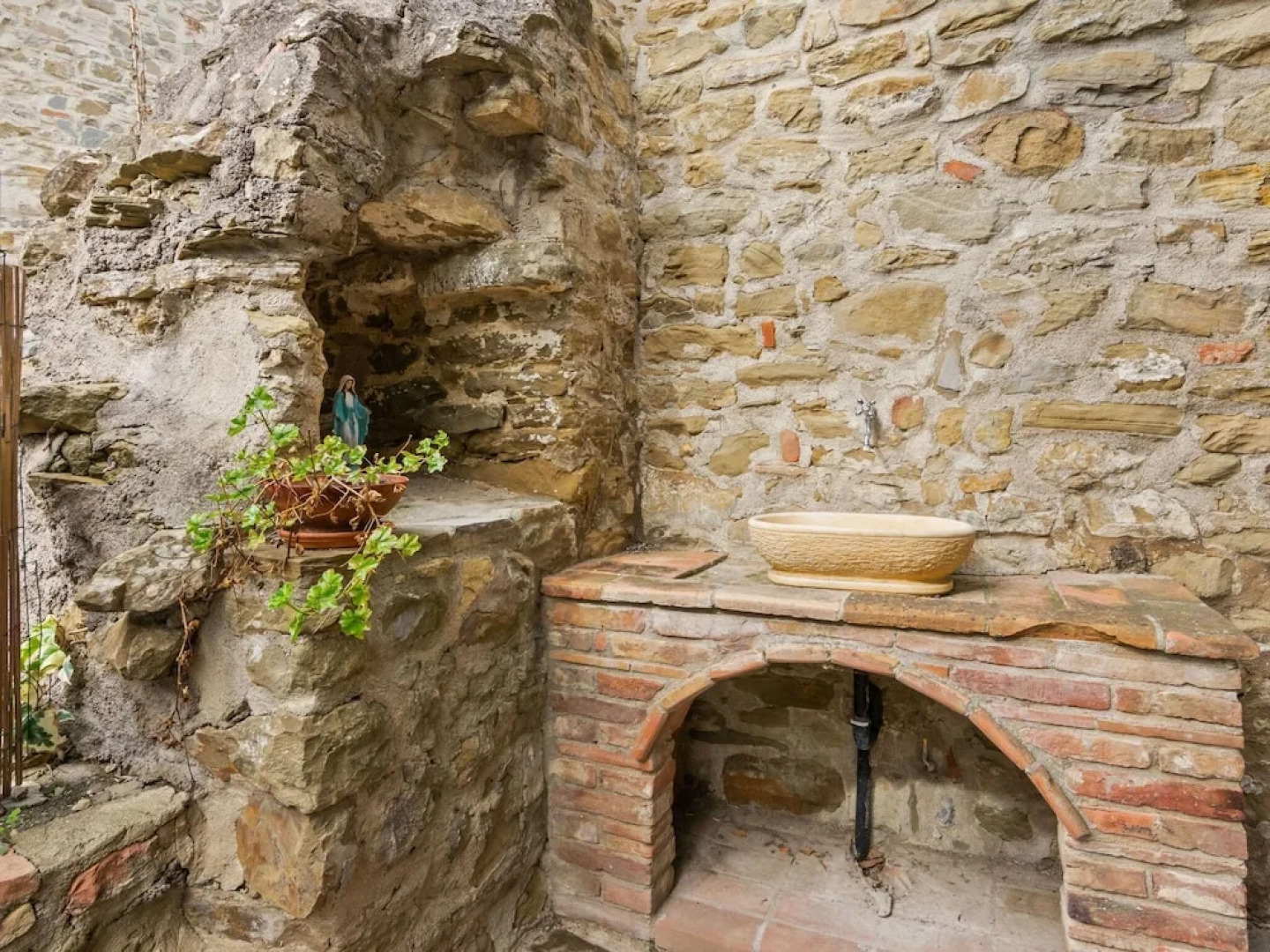 Rustic Holiday Home in Corciano with Swimming Pool