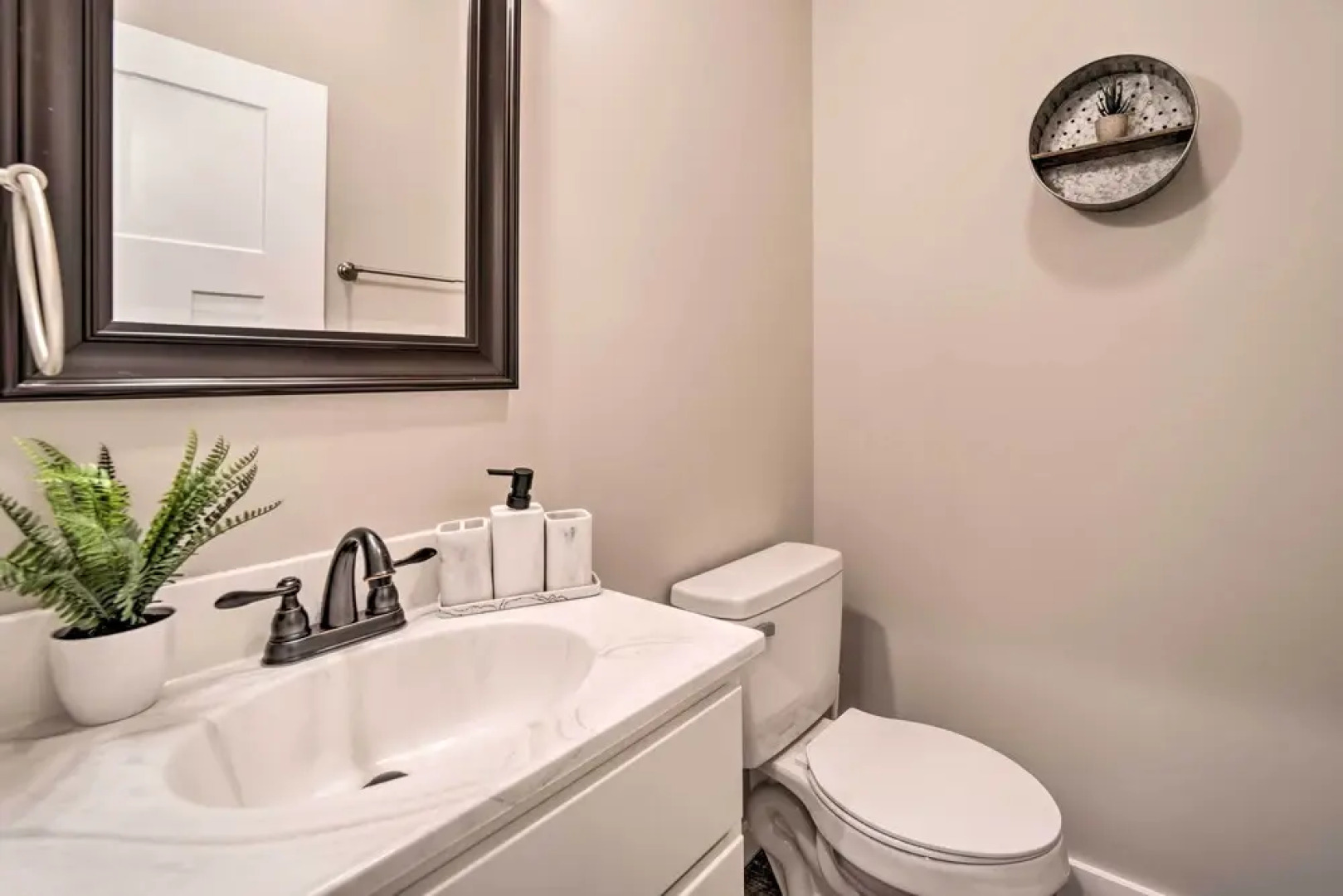 Asheville Area Hideaway w/ Hot Tub + Deck!