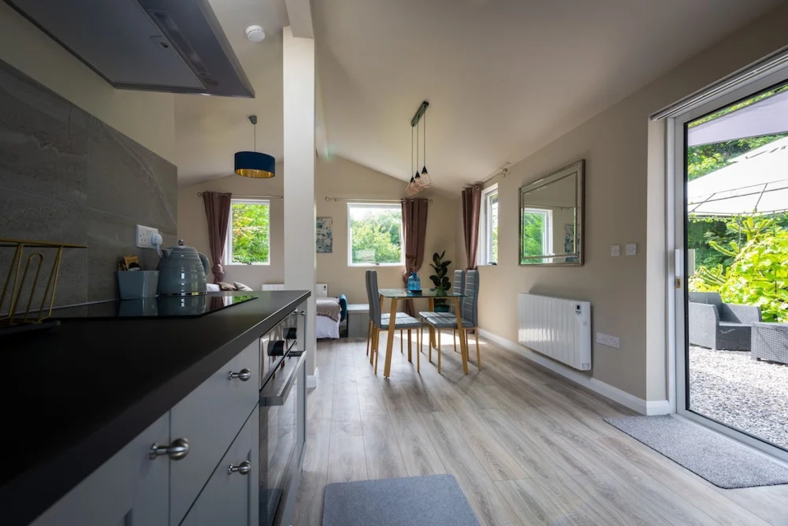 Newly Renovated, Stylish Self-catering Apartment