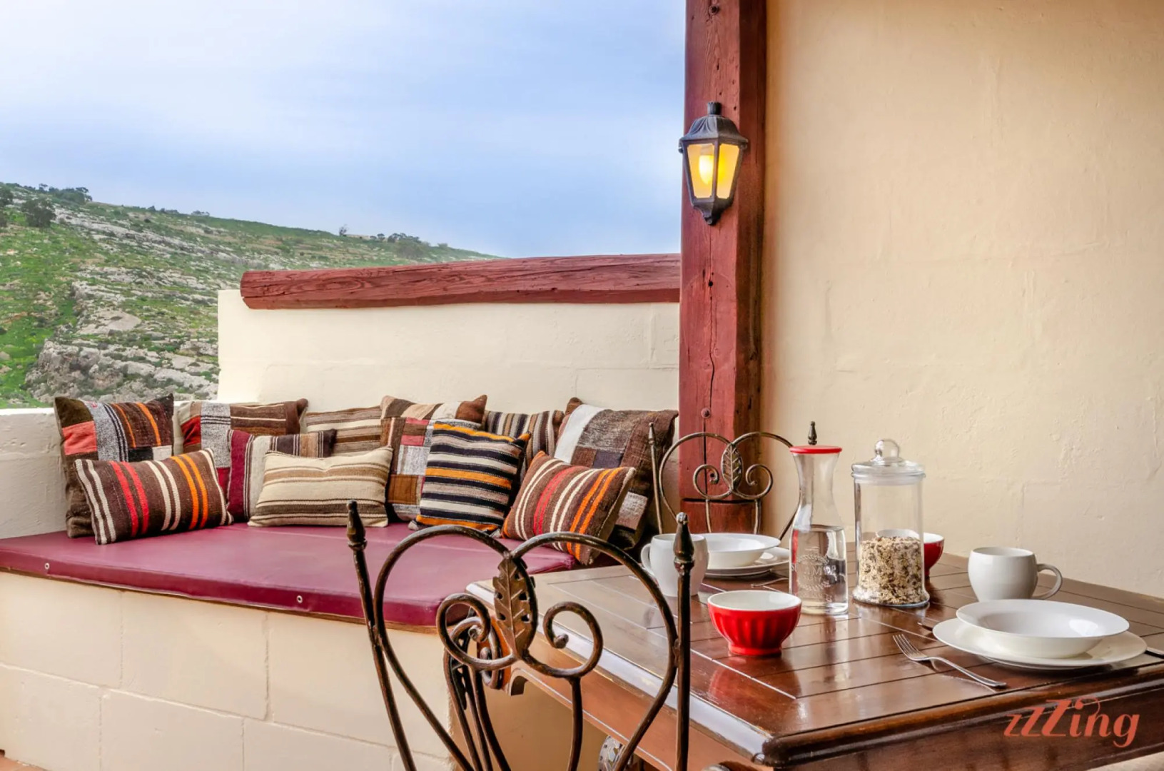 Sea and Cliff Views in a Modern Apt w Terrace
