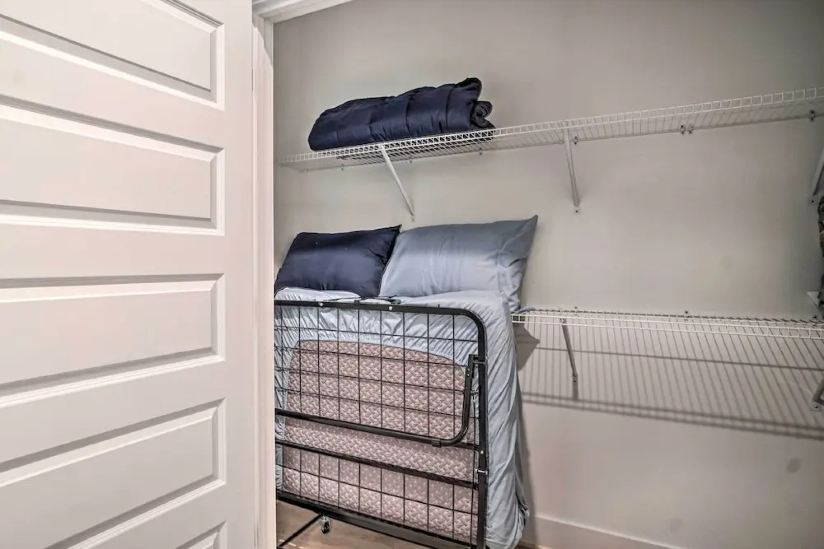 Hot Tub & EV Charger: Helen Getaway w/ Views!