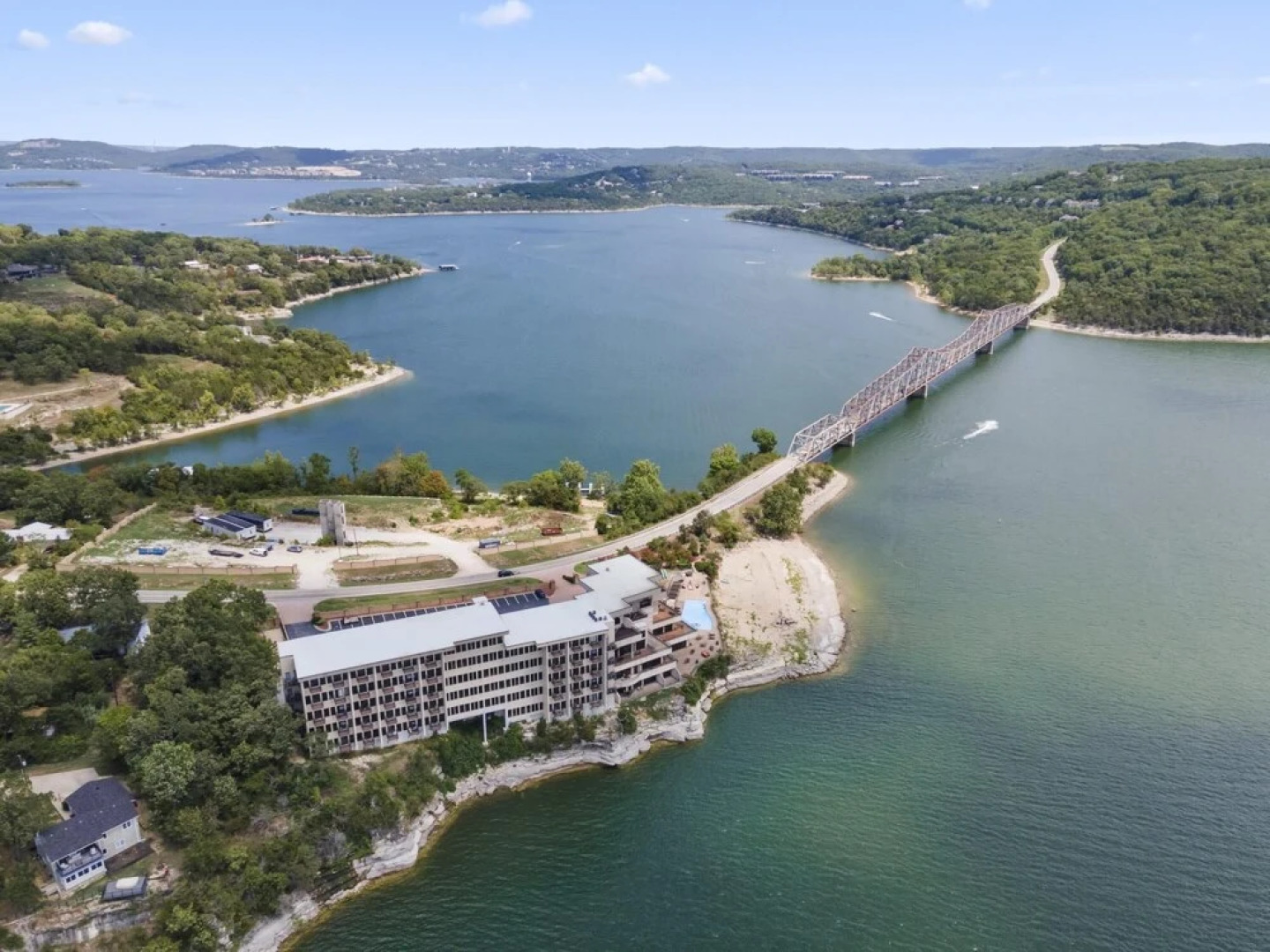 1 Bedroom Lake View Villa - Unit 606