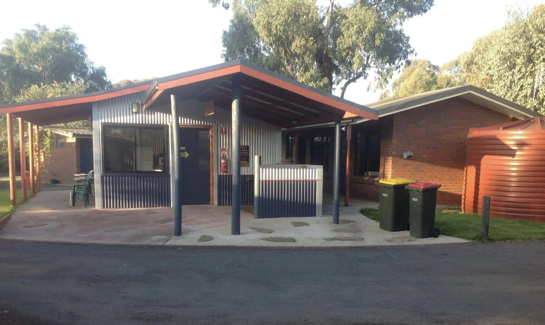 Golden Country Motel & Caravan Park