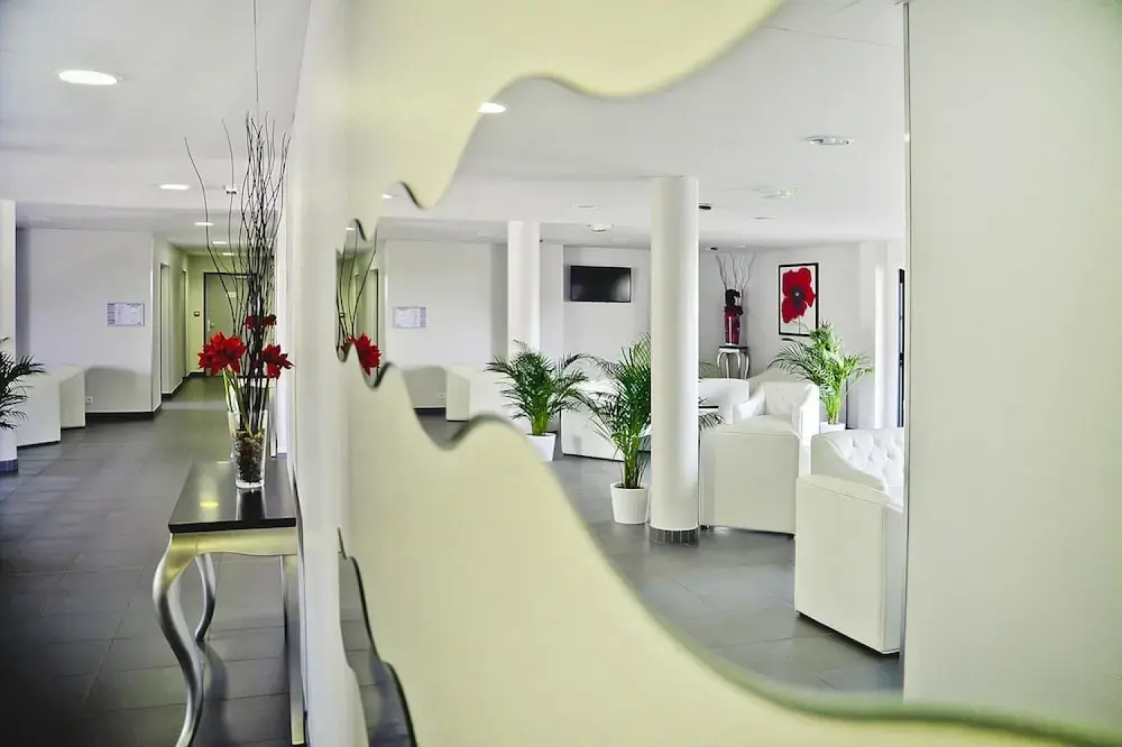 Apartment With Shared Pool Near sea