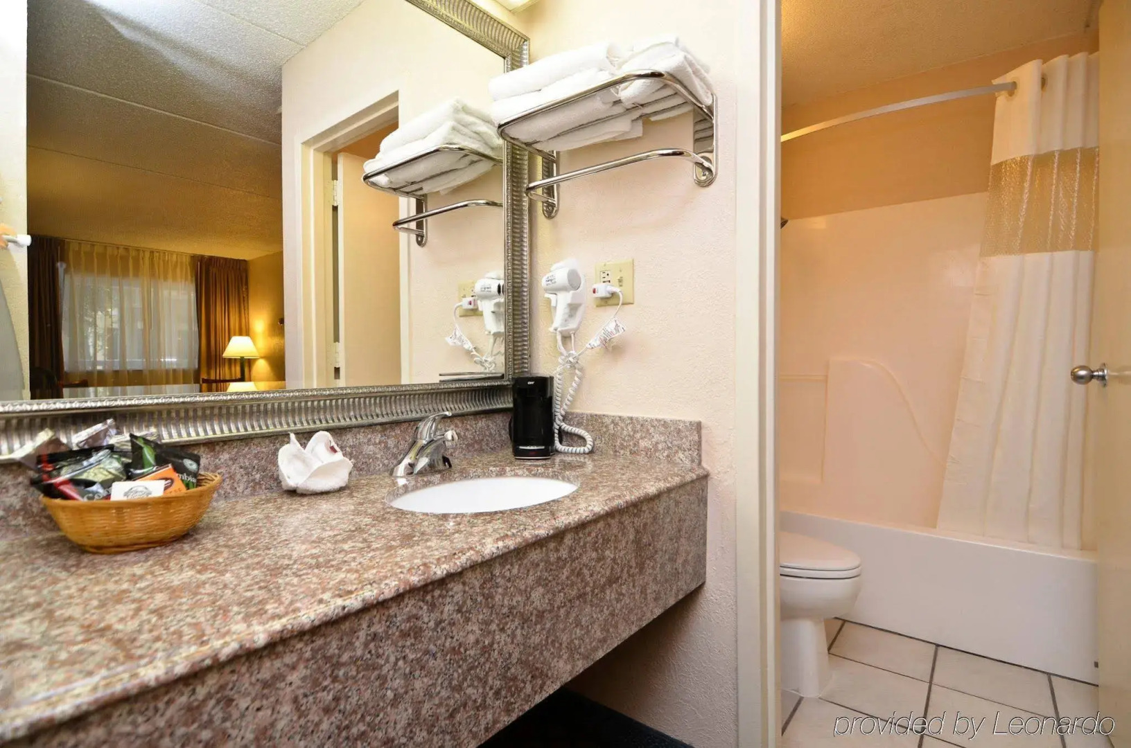 Clarion Pointe Galveston - Beachfront