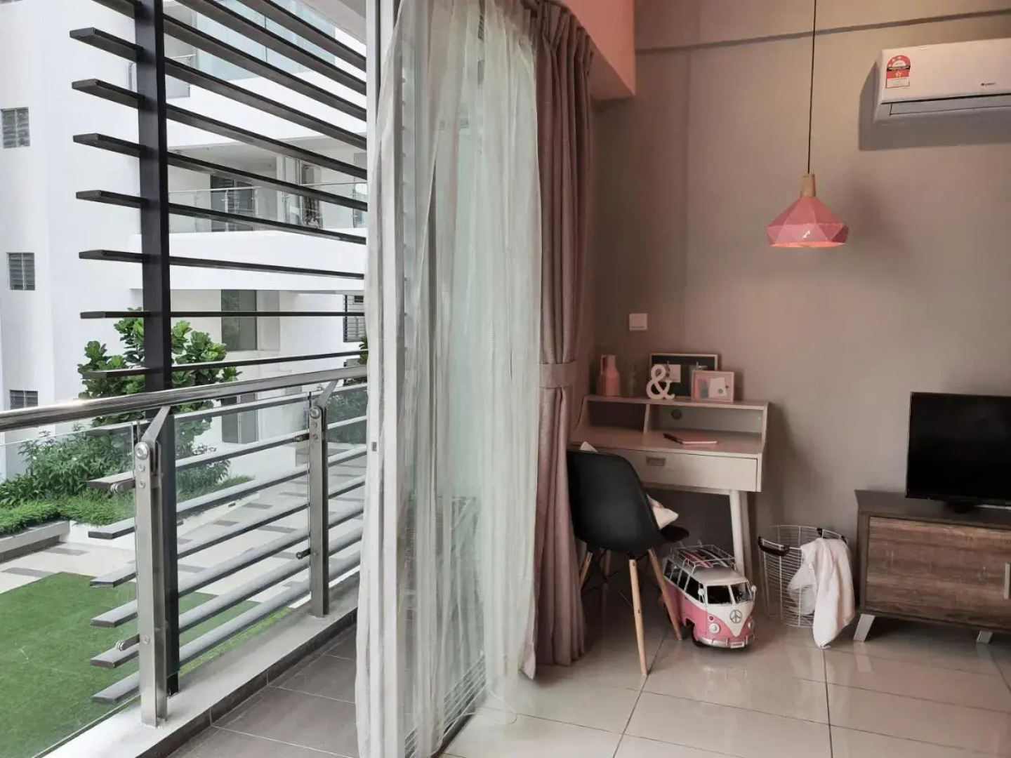 Aeropod Studio- Laxzone Suite