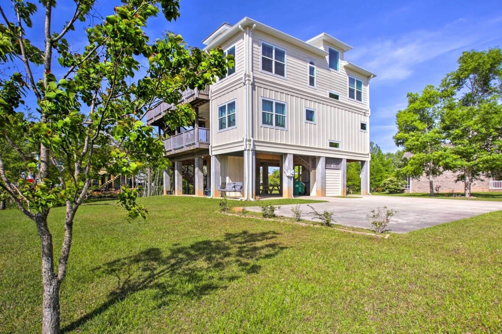 Waveland Abode w/ Patio, Walk to Beach!