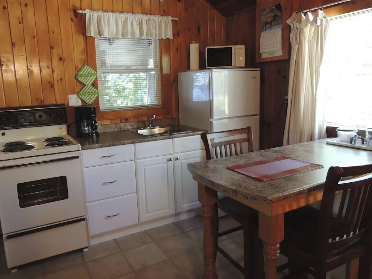 Hay Lake Lodge & Cottages