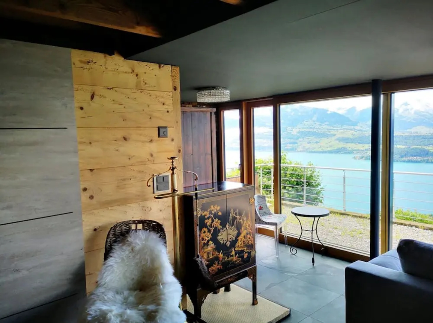 Chalet With Panoramic Views of the Mountains of the Oberland and Lake Thun