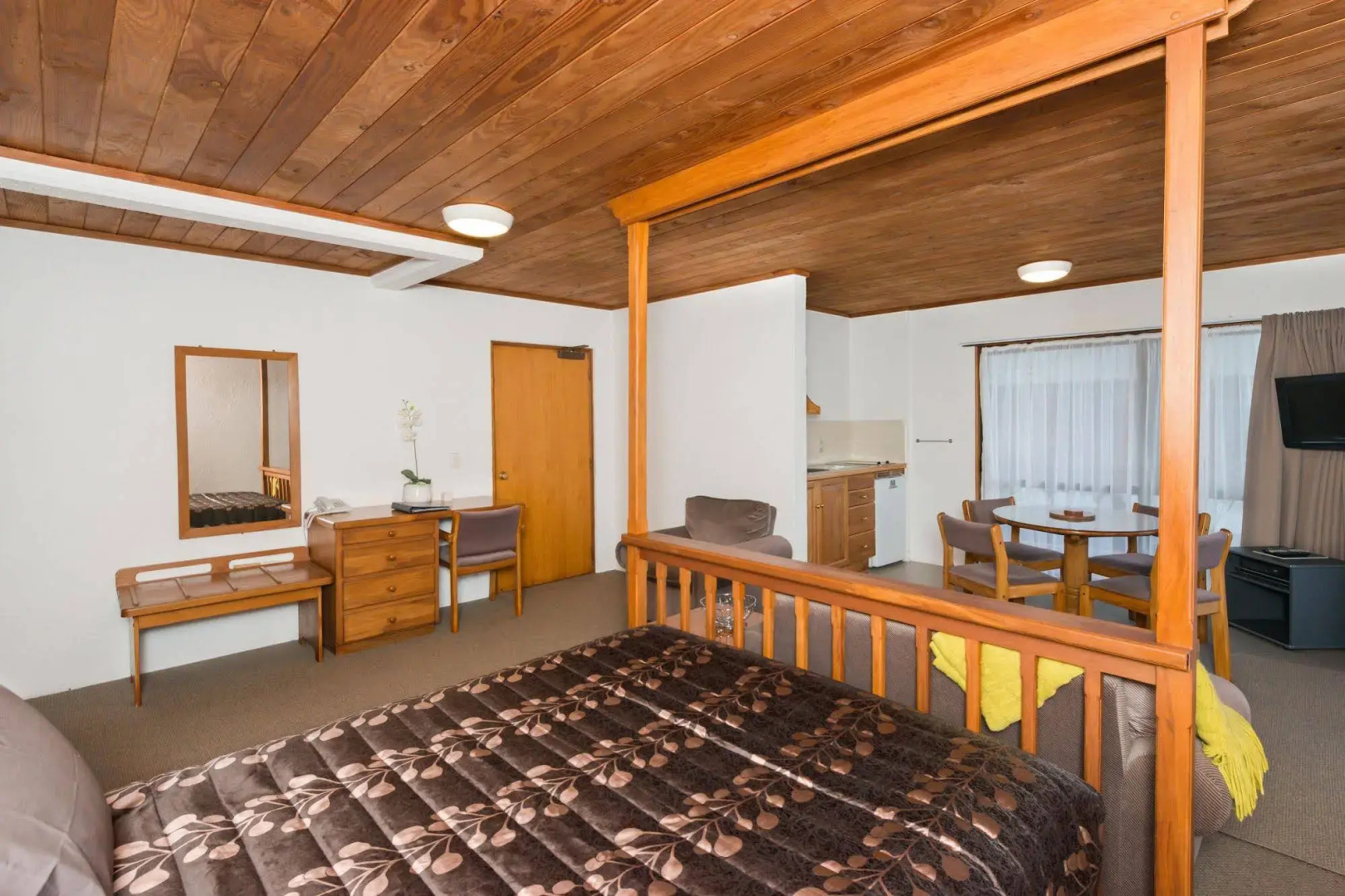 Swiss Chalet Lodge Motel