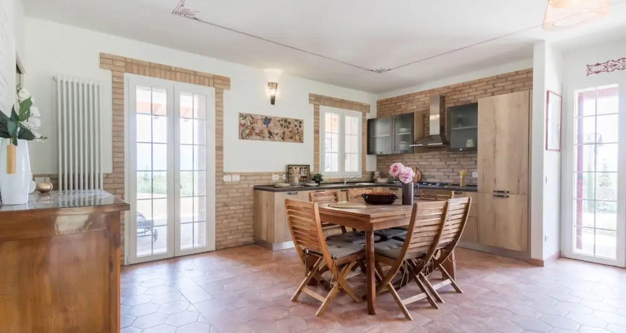 JOIVY Superb Villa For 7 W/Backyard And Bbq Area In Vaccarezza