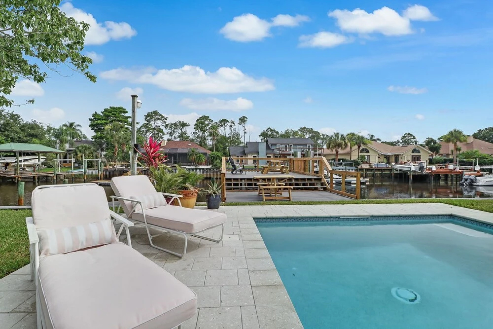 Pablo Waterfront - Private Dock & Salt Water Pool