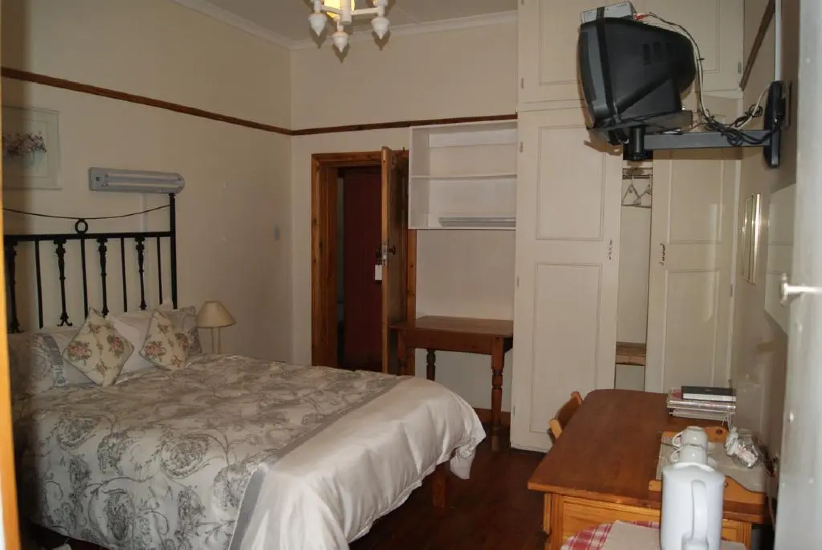 The Planes Guest House