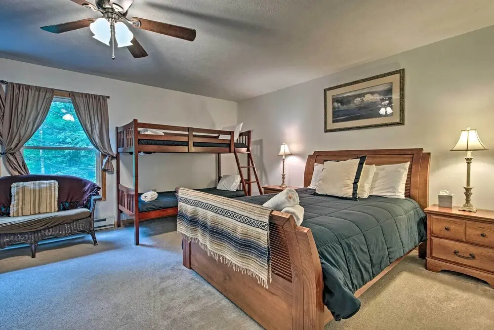 Lakeside Camelot Chalet: 3 Mi to Jack Frost Skiing