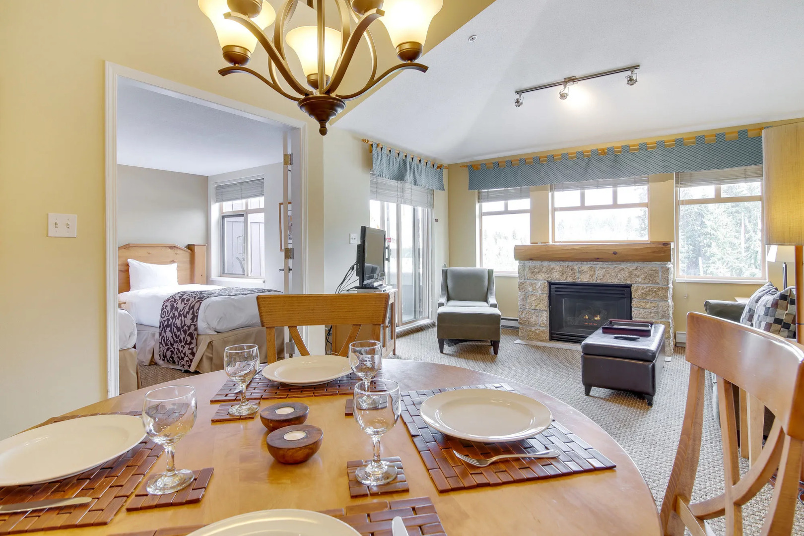 Tyndall Stone Lodge by Whiski Jack