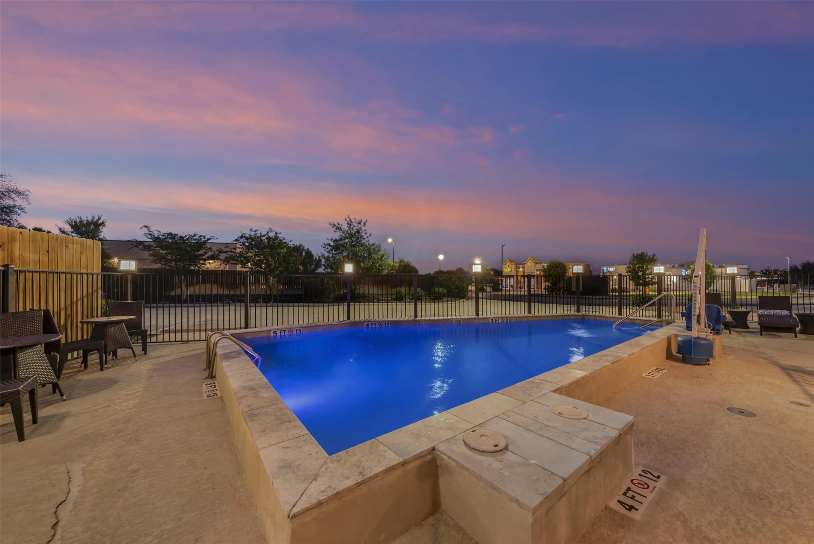 Best Western Green Oaks Inn & Suites