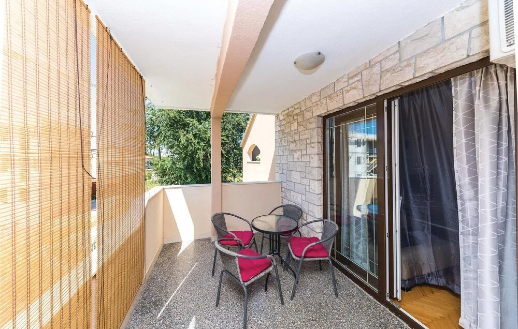 Stunning Home in Kastel Stari With Wifi, 6 Bedrooms and Jacuzzi