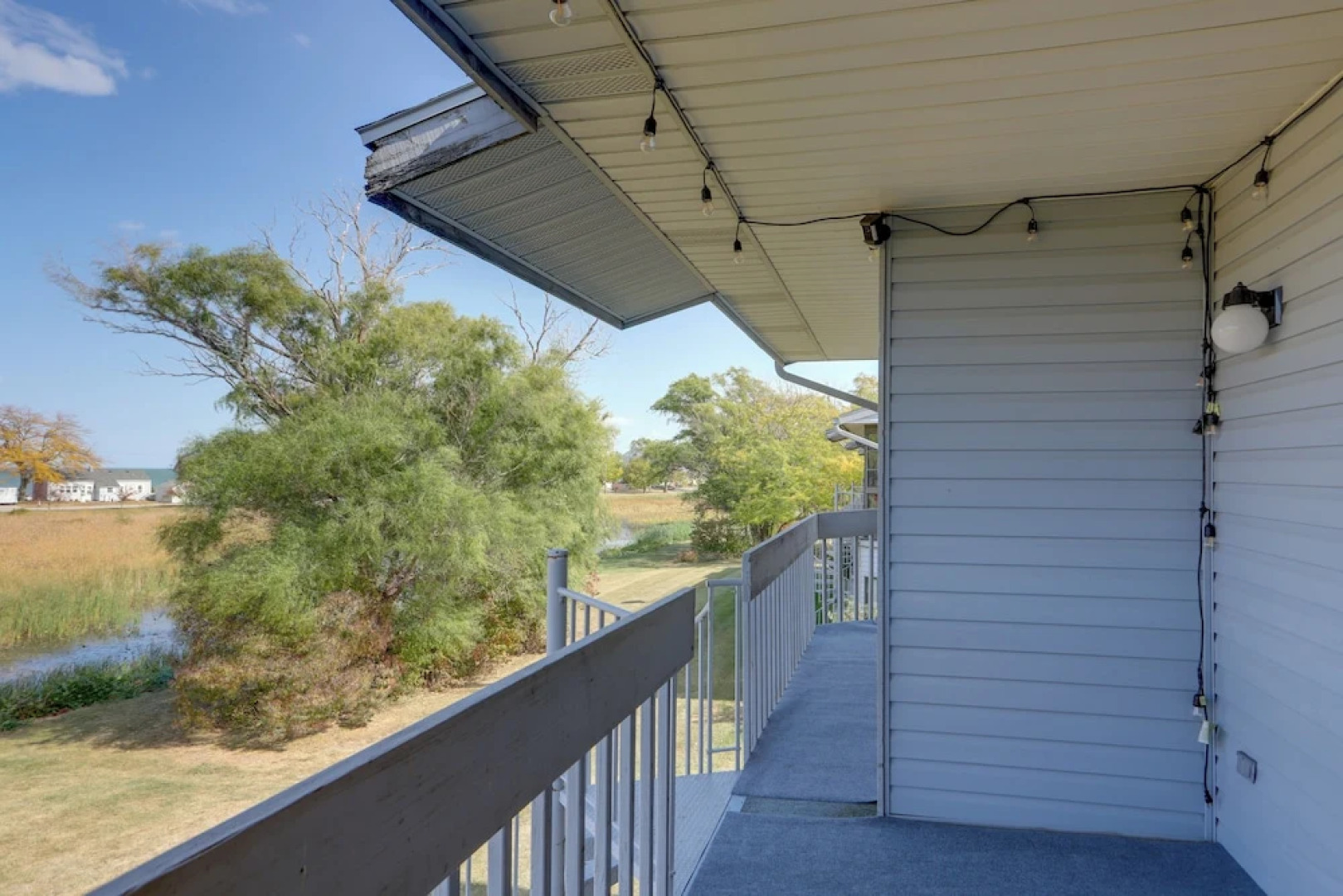 Pet-friendly Oak Harbor Condo: Walk to Lake!