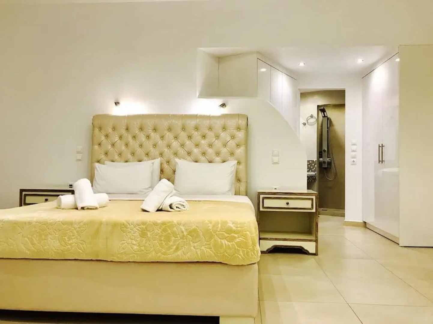 Queen Boutique Suites