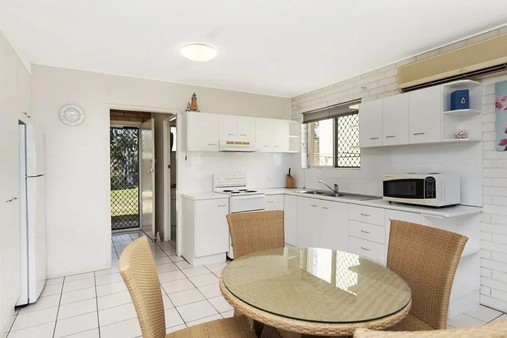 Ground floor air conditioned, fabulous waterviews overlooking Pumicestone Passage