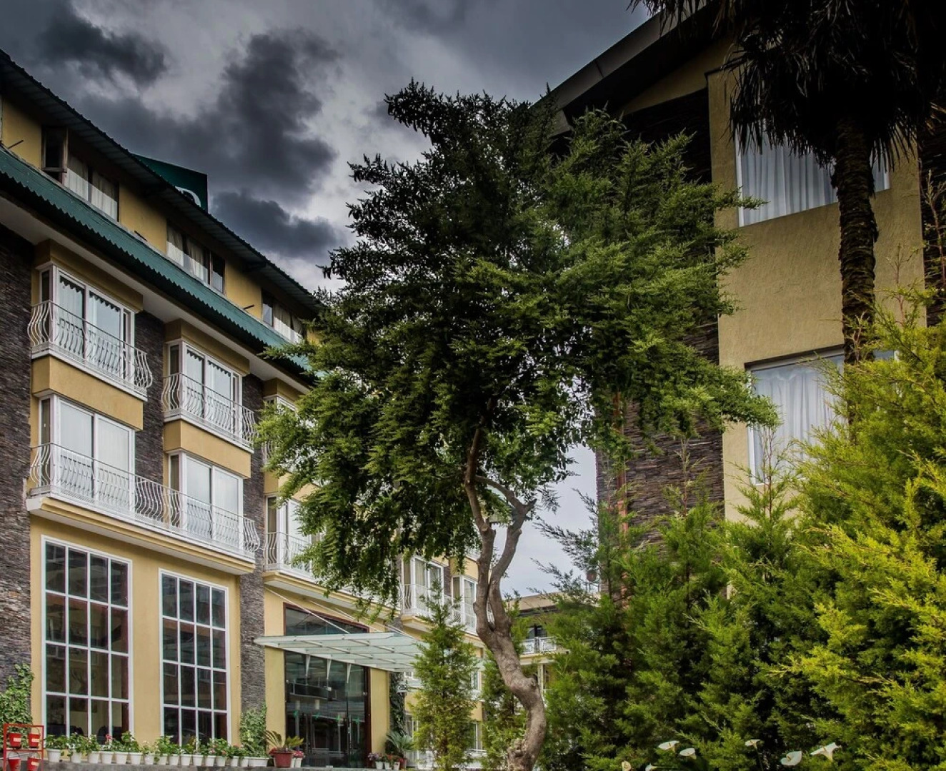 Hotel Brentwood Sanctuary