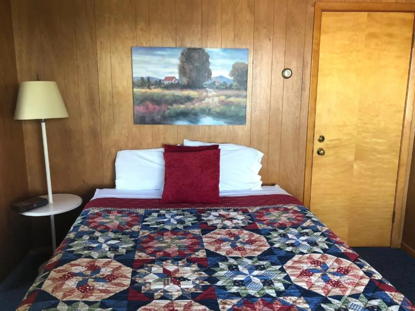 Showboat Motel Restaurant & Bar