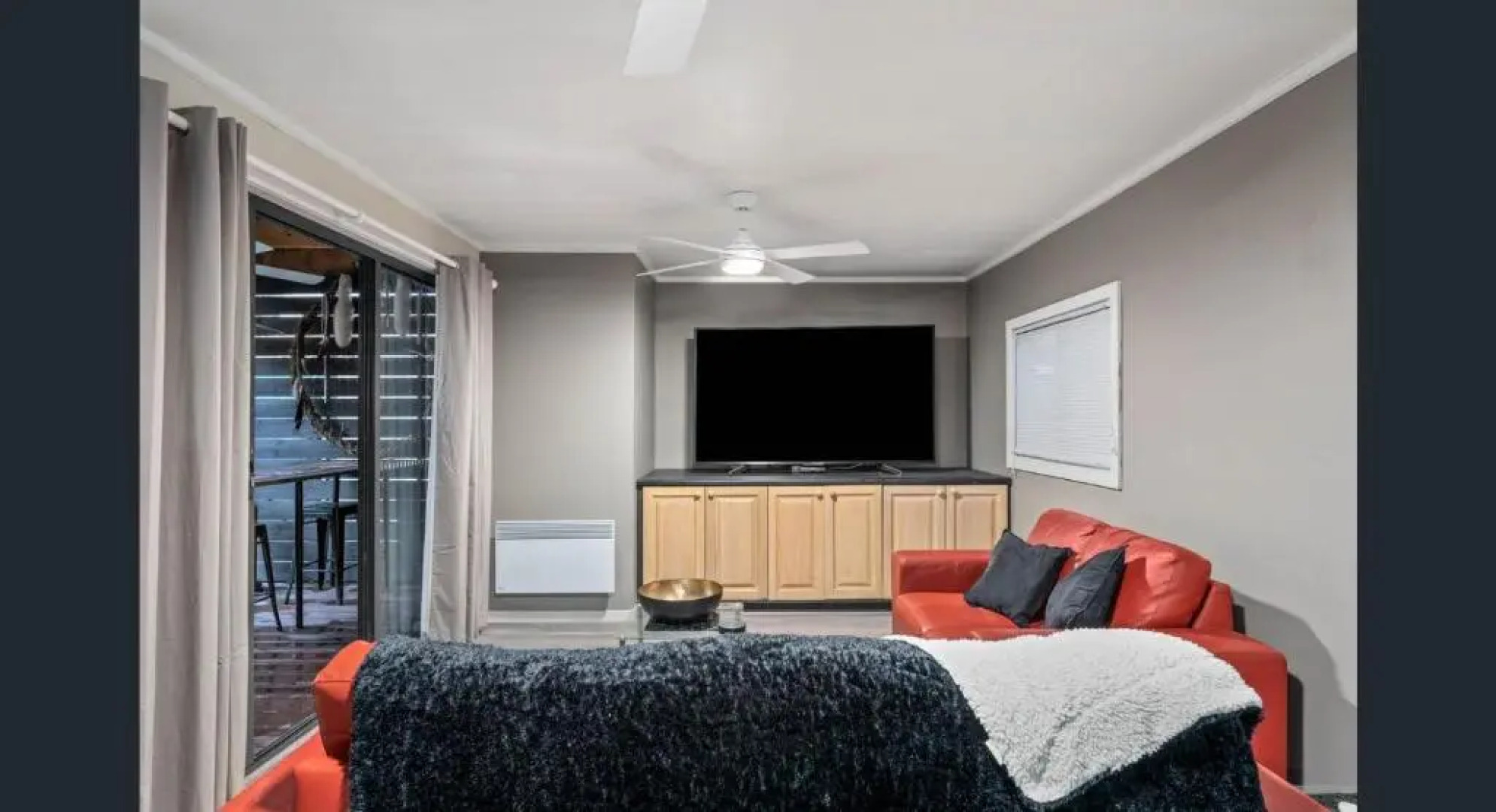 The Weeping Elm - Large and Spacious