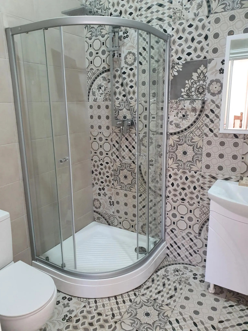 Anna and King  (on Zheleznodorozhnoy)