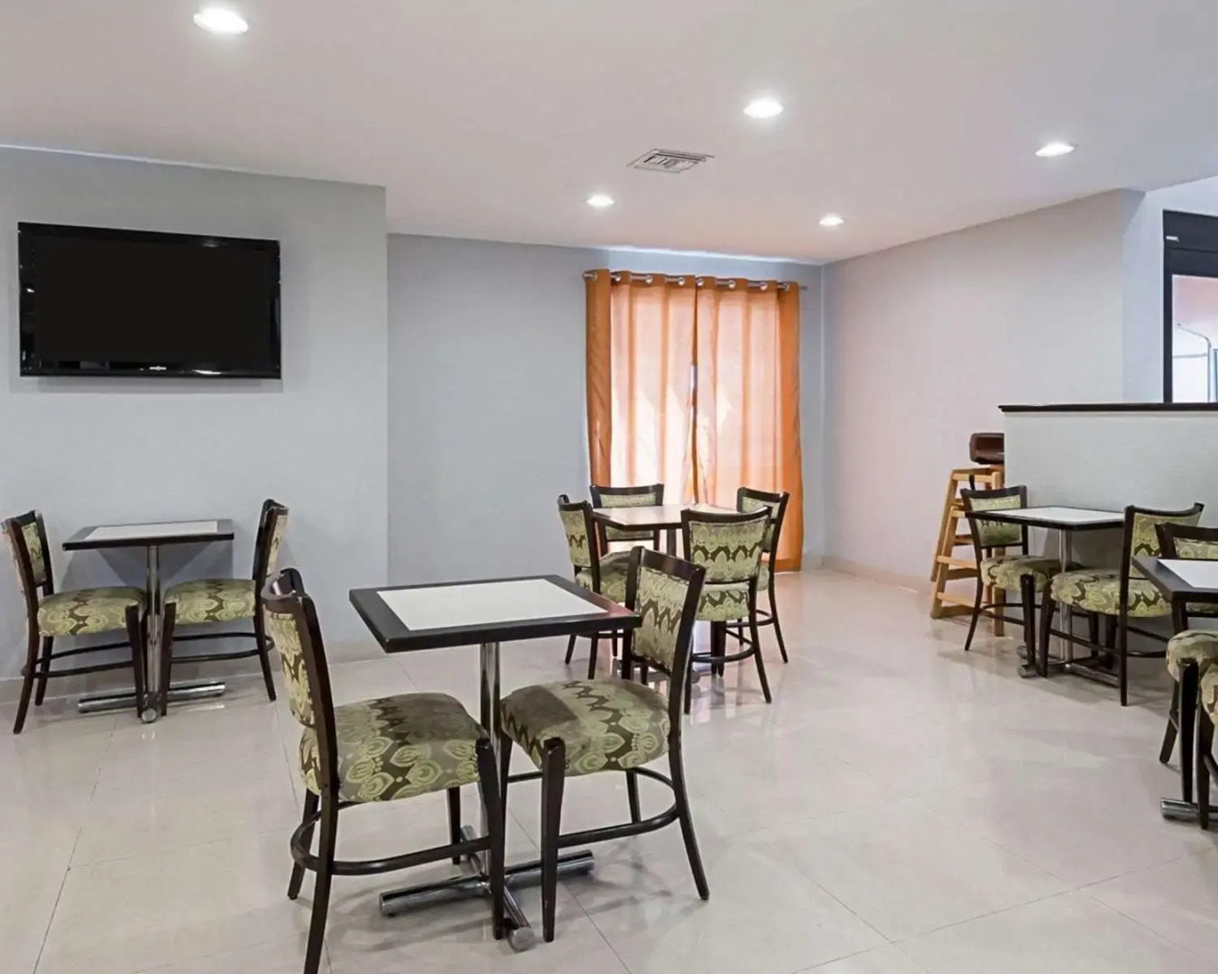 Quality Suites Sulphur