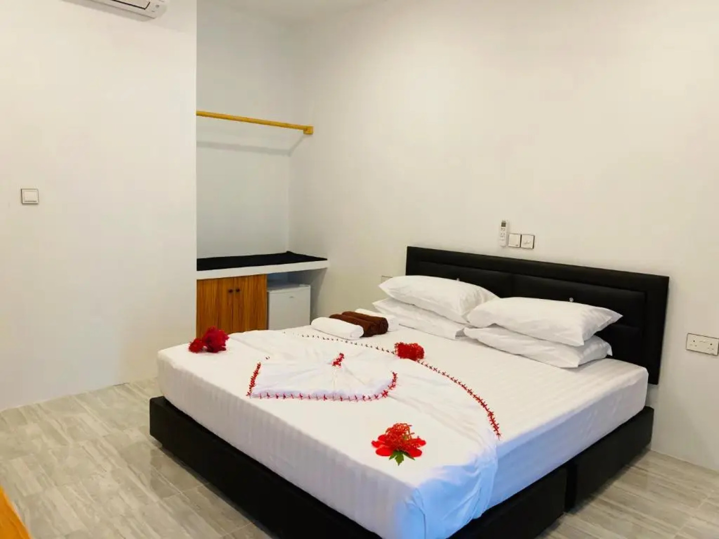 Thoddoo White Sand Inn