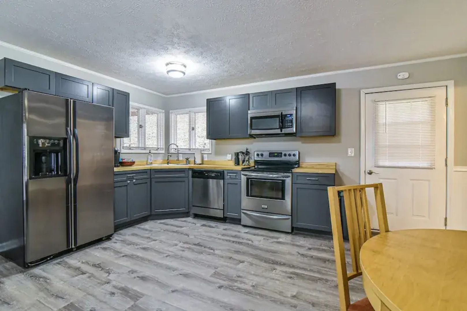 Pinners Compound- 4 BR hot tub fire pit