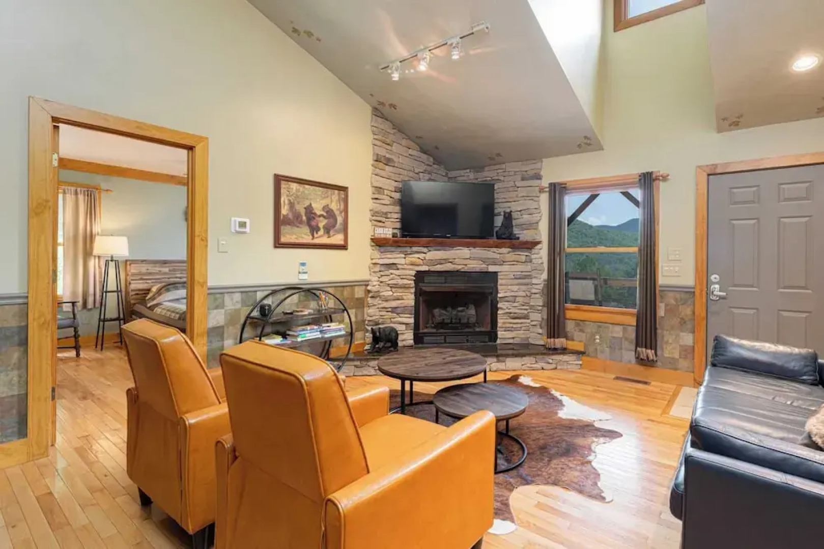 Among the Clouds by Avantstay Views + Hot Tub