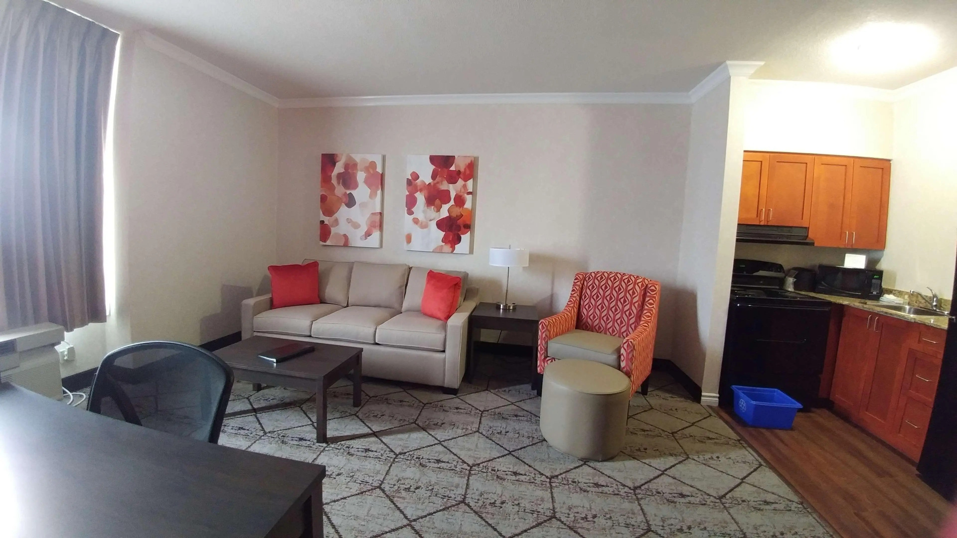 Best Western Plus Rose City Suites