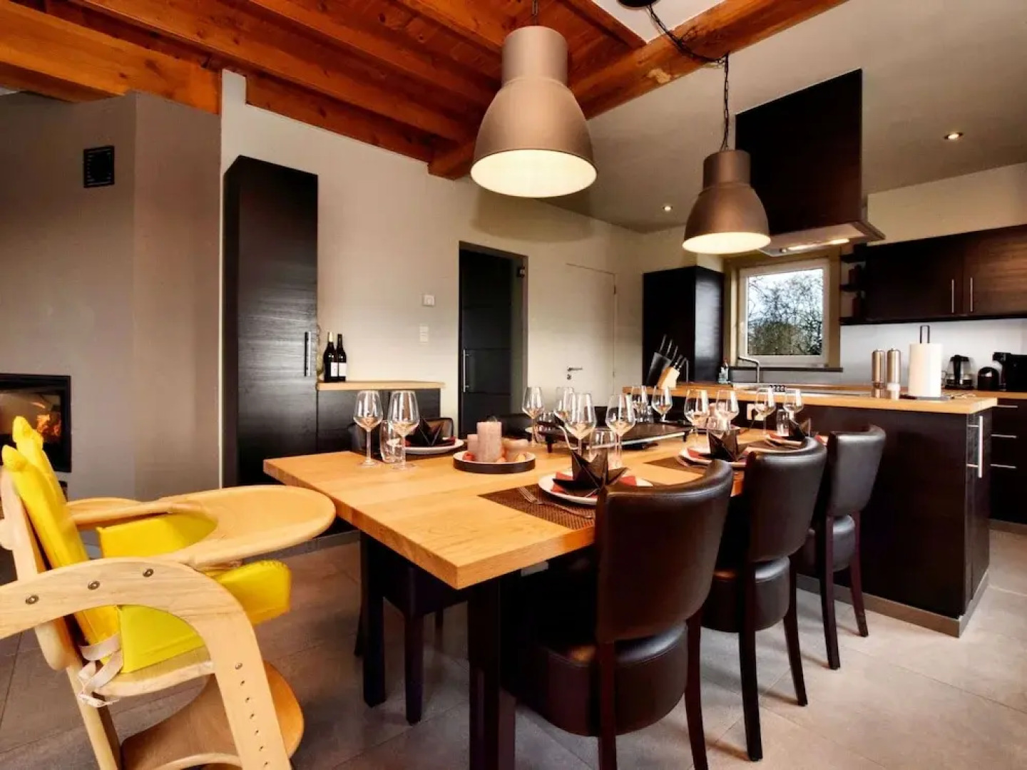 Beautiful, Luxury Home with Sauna, Hot Tub, Private Bathrooms