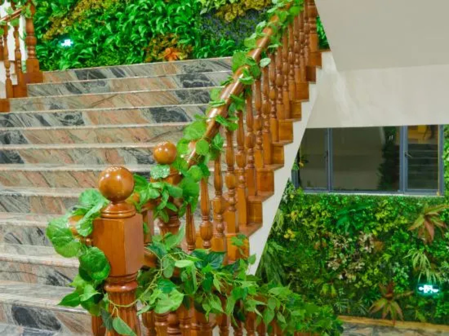 Shennongjia Auspicious Clouds Building Forest Hotel