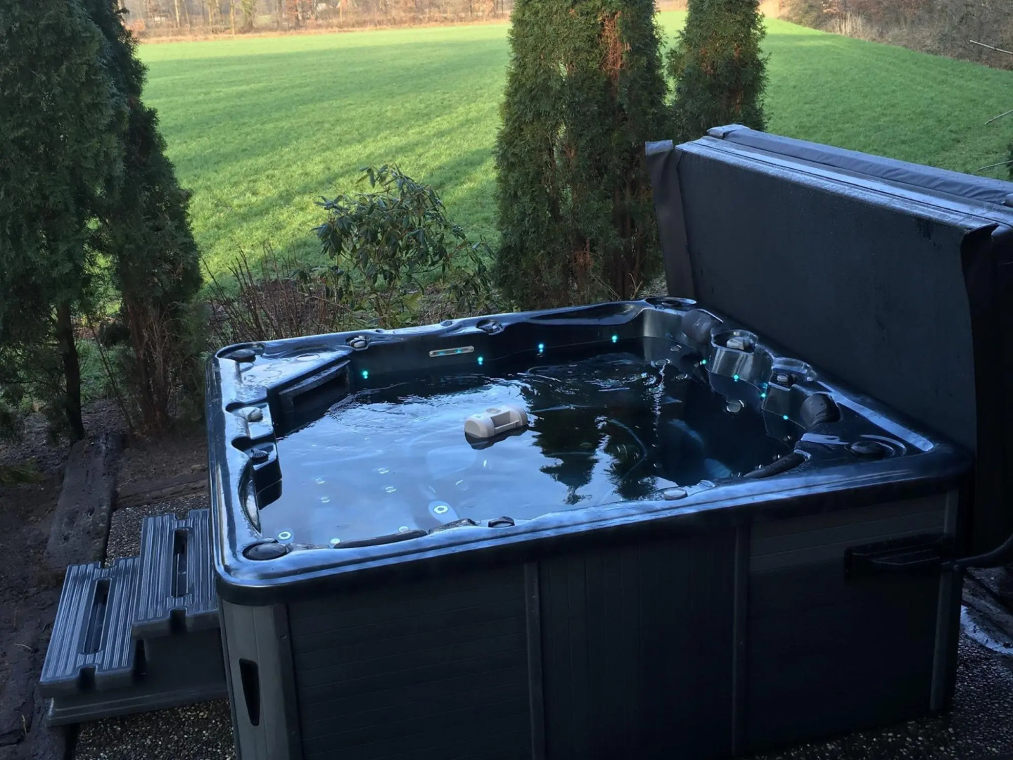 Alluring Holiday Home in Reutum-Weerselo with Hot Tub