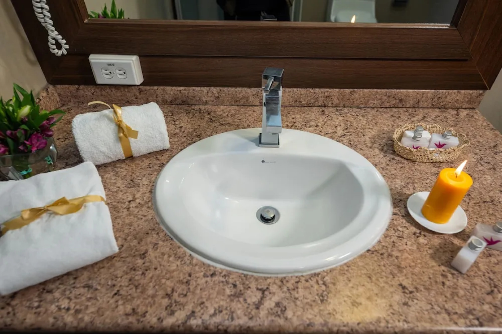 Quindeloma Art Hotel And Gallery