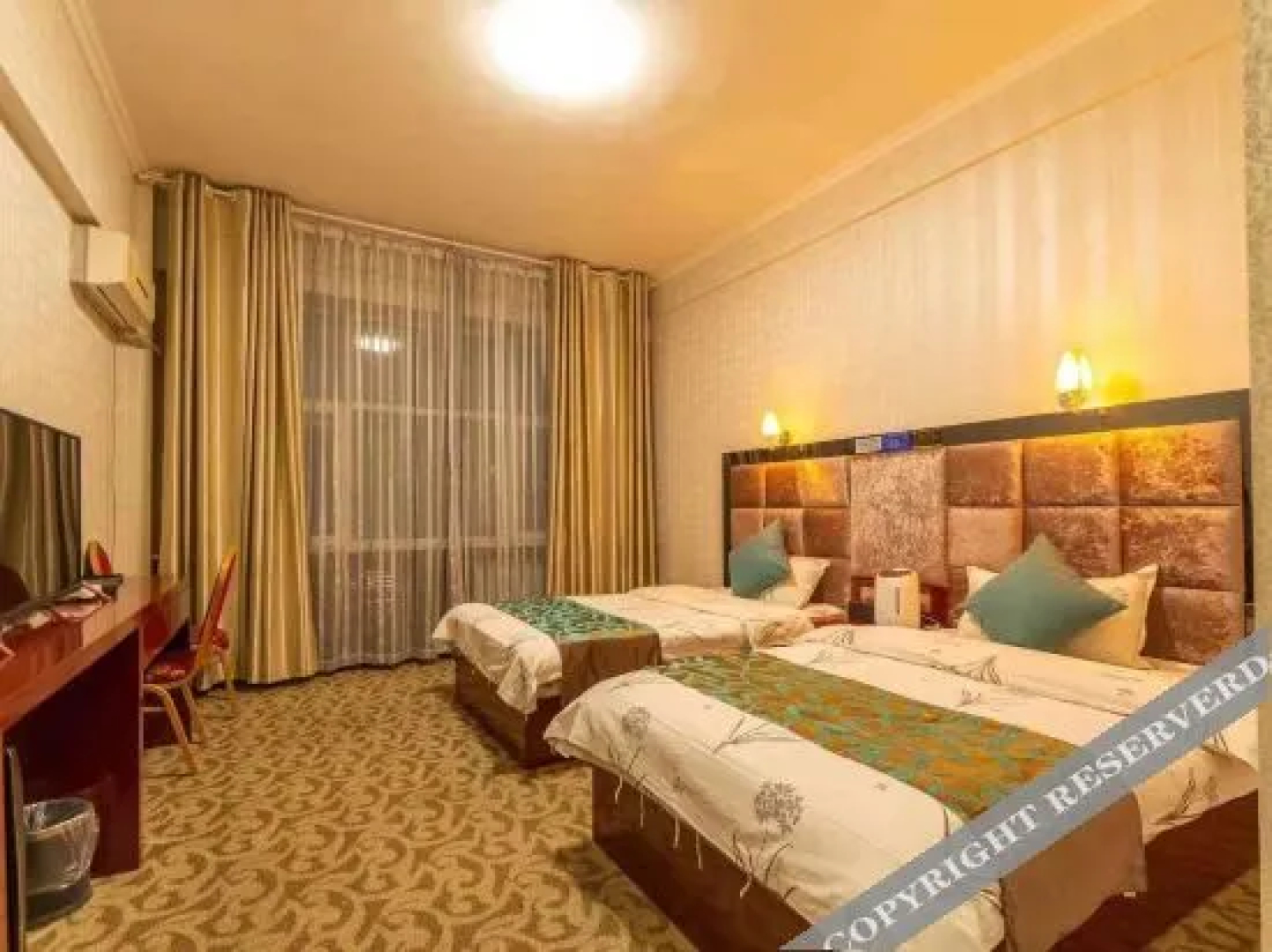 Ruoqiang holiday inn