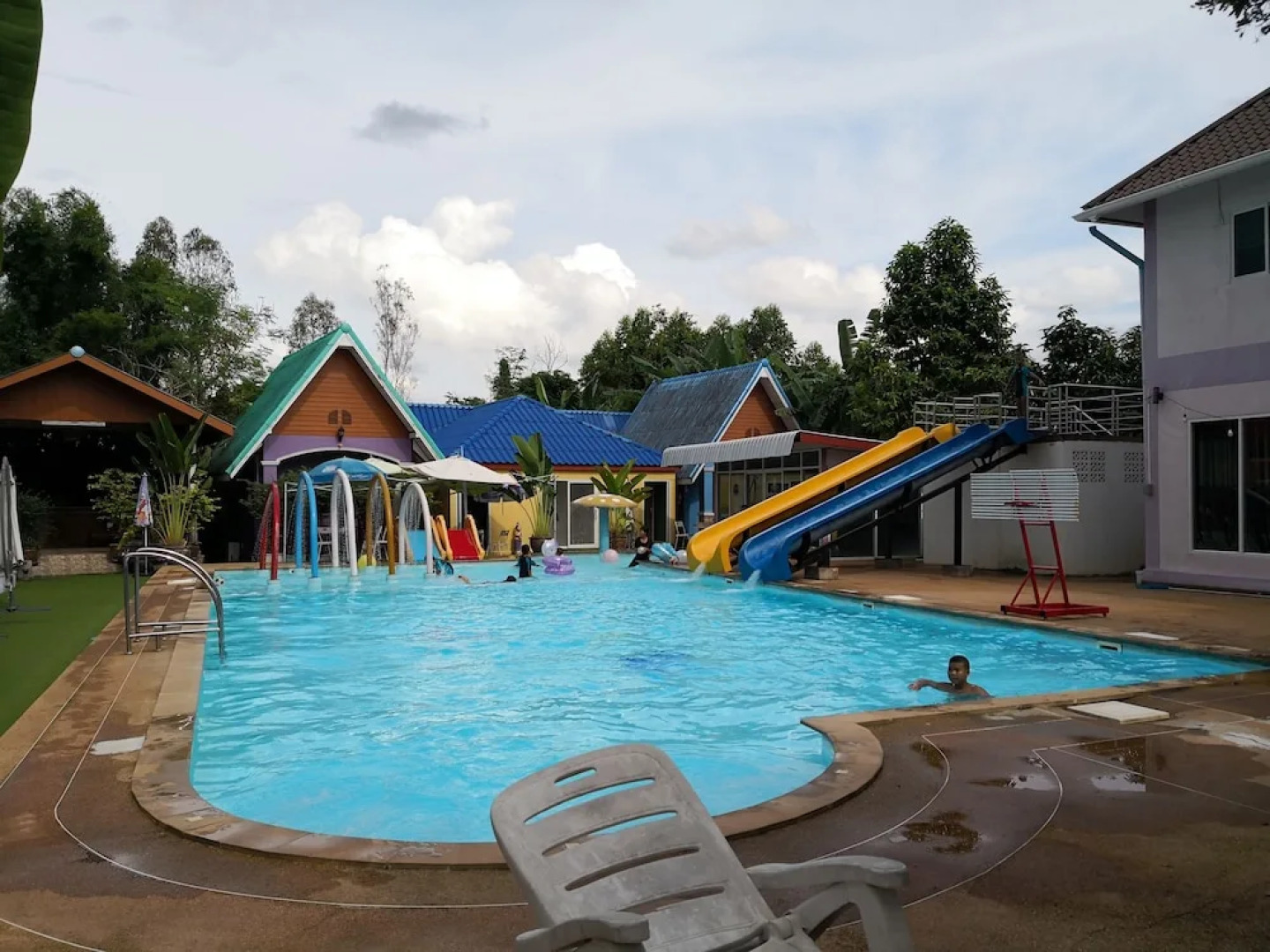 Turfan Hotel and Tigger Park