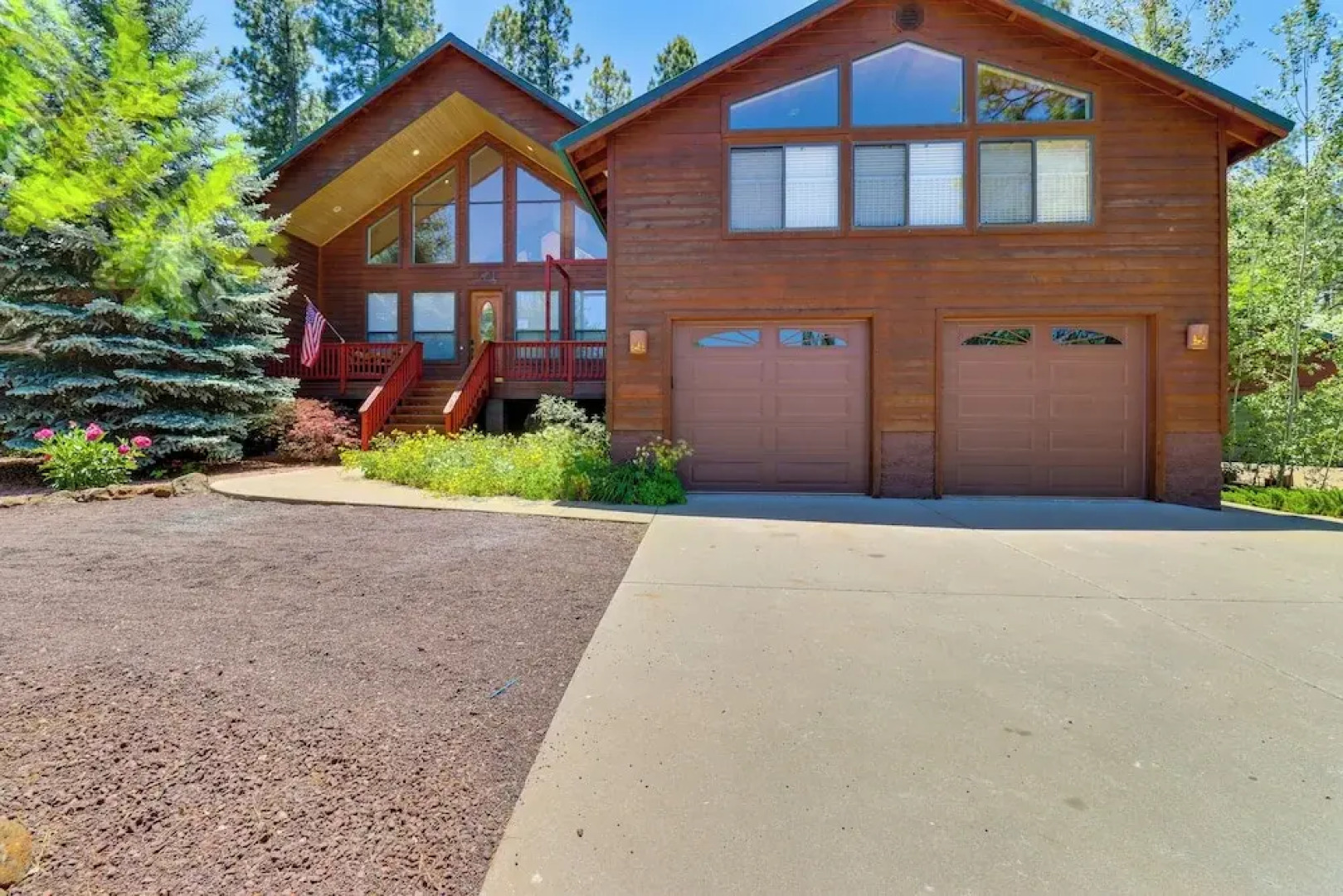Hot Tub & Game Room: All-season Pinetop Cabin