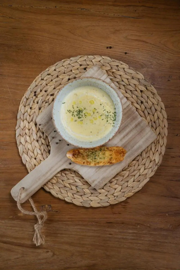 White Wall Riverfront Hotel